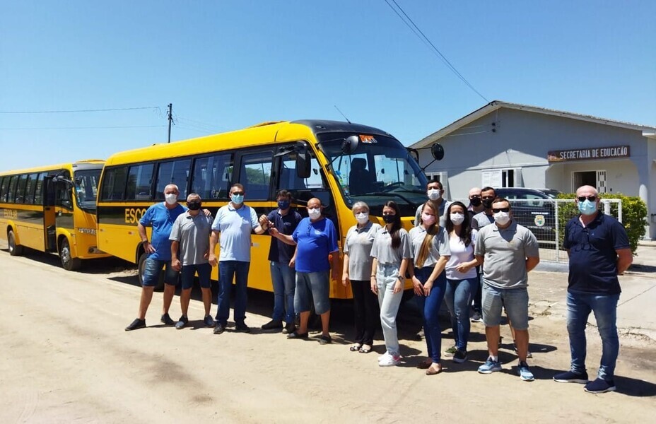 com-recursos-da-secretaria-da-educacao-arambare-recebe-mais-um-micro-onibus