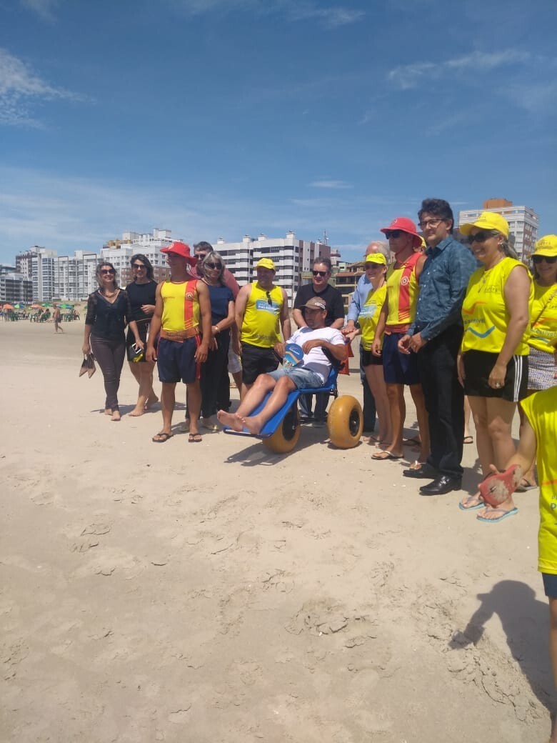 entrega-da-cadeira-anfibia-para-o-municipio-de-arambare