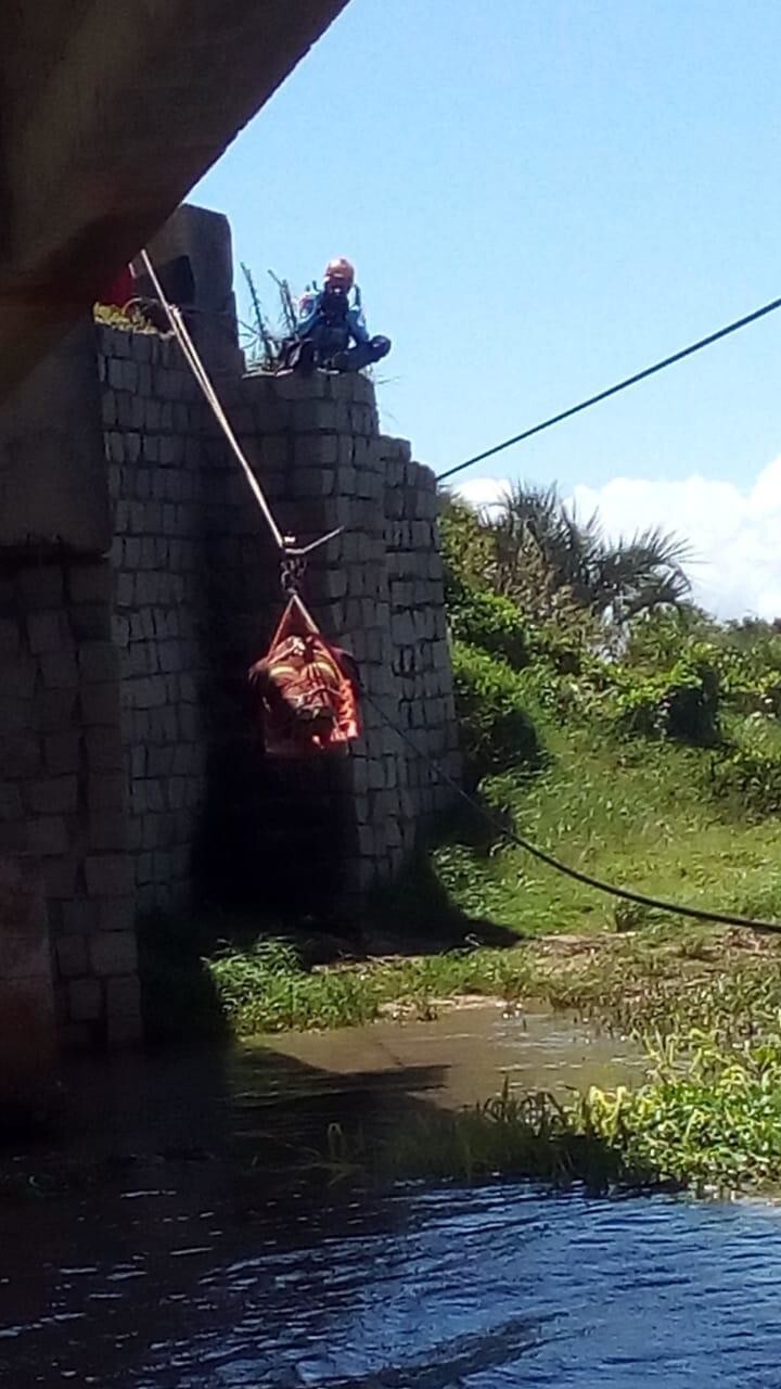treinamento-bombeiros-civis-de-arambare-em-emergencia-nauticas