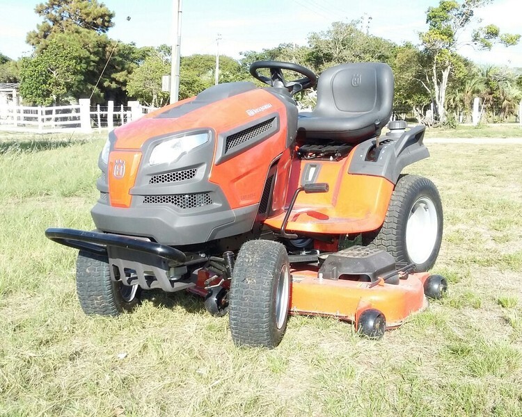 administracao-adquire-trator-cortador-de-grama