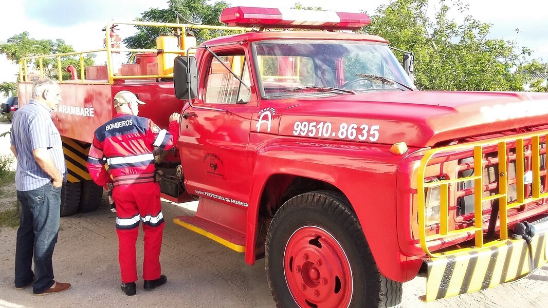 bombeiros-civis-recebem-caminhao-equipado-para-combate-a-incendios